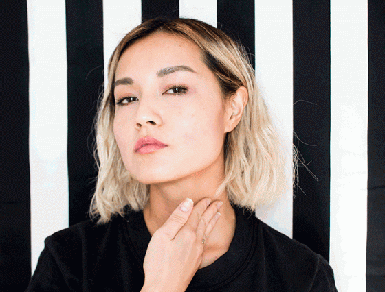 Не забывай про шею и декольте: какие средства надо добавить в косметичку, чтобы продлить молодость?