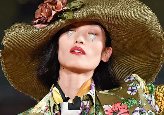 По мотивам «Эйфории»: самый необычный (и очень красивый!) макияж с Недели моды