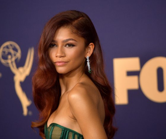 Зендая получила премию за вклад в моду: собрали топ стильных выходов актрисы