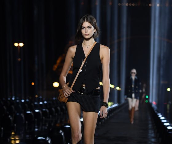 Кто круче? Кайя Гербер в жилете как у Кейт Мосс