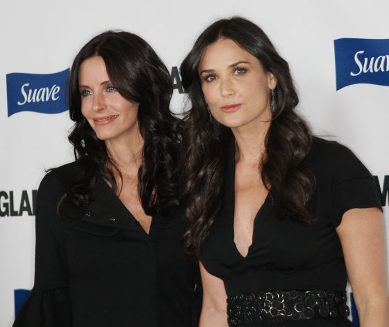 Как близнецы! Деми Мур выложила фото с Кортни Кокс