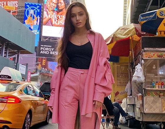 Где купить такой же кожаный костюм, как у Марии Мельниковой?