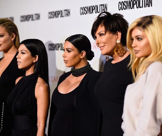 Когда Кейтлин ещё была мужчиной, а Кендалл и Кайли — маленькими: как Кардашьян-Дженнер выглядели в первом сезоне своего шоу?