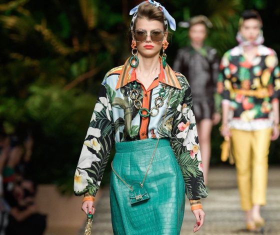 Питоновая юбка мечты на показе Dolce & Gabbana. Смотри все шоу здесь!