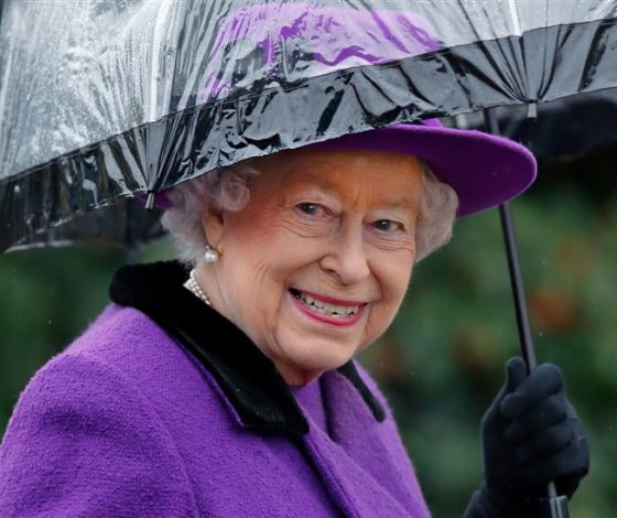 В стиле Елизаветы II: зонты, как у всей королевской семьи, стоят меньше двух тысяч рублей