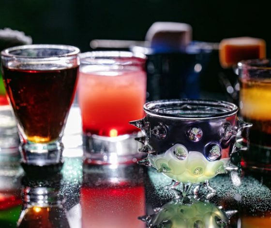 Бар Neon Monkey: здесь открывается ночной тайский рынок