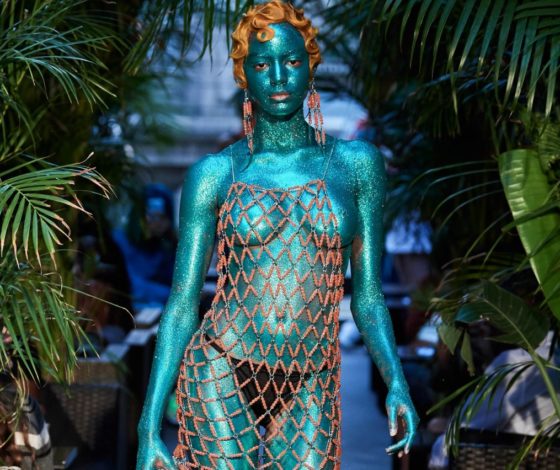 Очередное безумие на Неделе моды: голубые и зеленые модели на шоу Gypsy Sport!