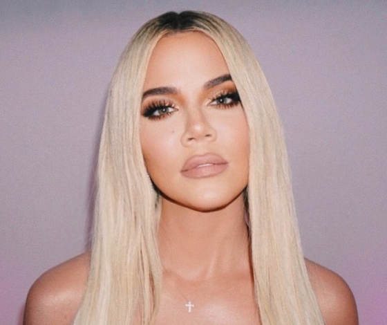 Похудела! Новый выход Хлои Кардашьян в розовом обтягивающем корсете