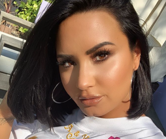 Любовь: бойфренд Деми Ловато комментирует все фотографии певицы