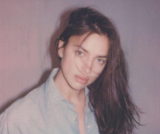 Не знаем, что нам нравится больше в новом выходе Ирины Шейк: ее пресс или спортивный костюм