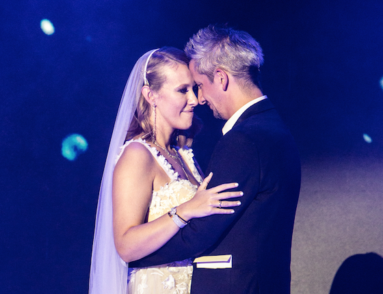 Самый неожиданный подарок на свадьбе Собчак и Богомолова. Ксения заценила!