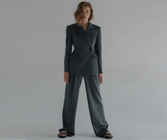 Как сексуально выглядеть в мужском костюме? Смотри в лукбуке Sorelle