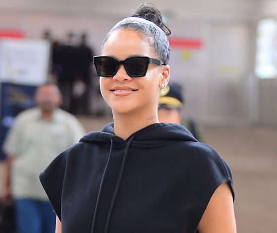 Вот это сумочка! Новый выход Рианны с очень необычным аксессуаром