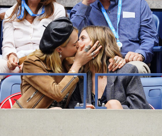 Сколько стоит: кожаный берет Кары Делевинь