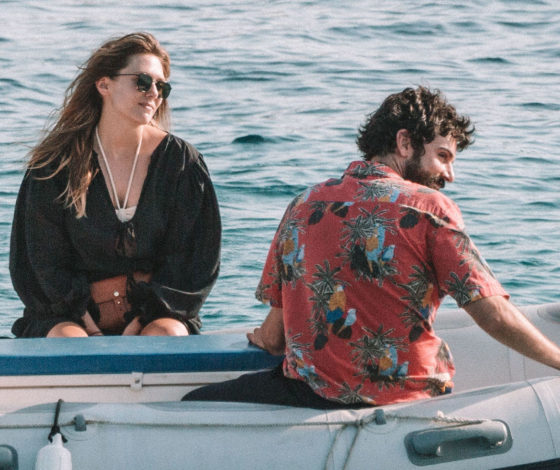 Красивая пара! Элизабет Олсен с женихом отдыхают на яхте