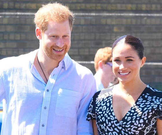 На прогулку с собаками: новый выход принца Гарри и Меган Маркл