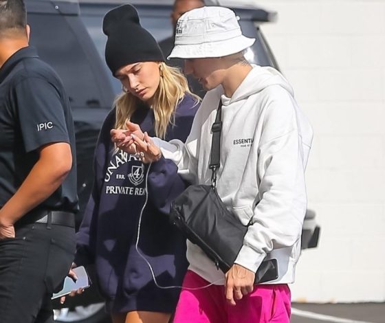 Как дела у Биберов? Хейли спешит на встречу, а Джастин поправляет здоровье