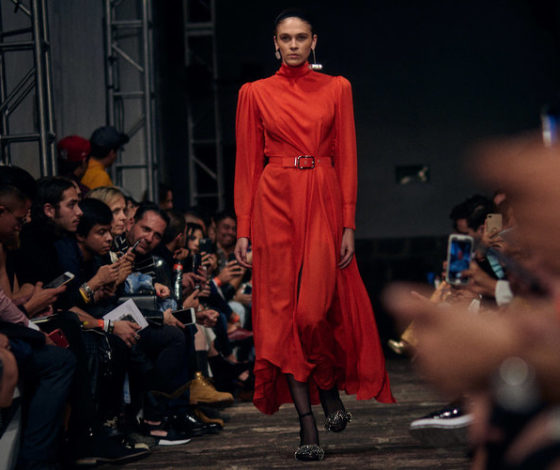 Все оттенки красного: 30 вещей самого модного цвета этой осени