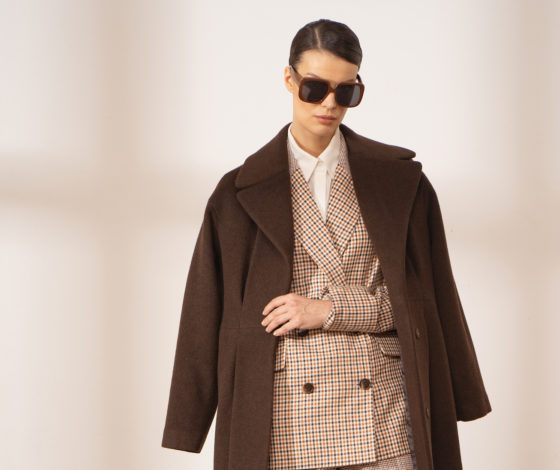 На любой вкус: где купить длинное классическое пальто на осень?