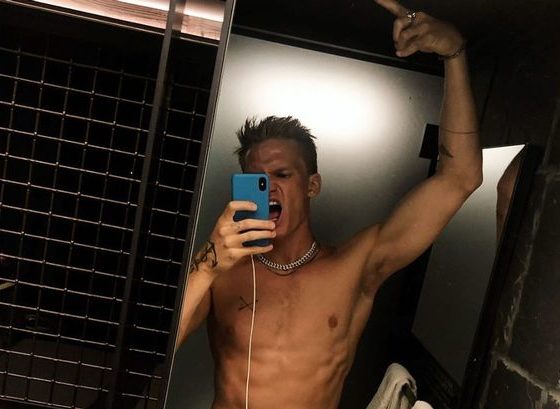 Понимаем Майли: самые горячие фото Коди Симпсона