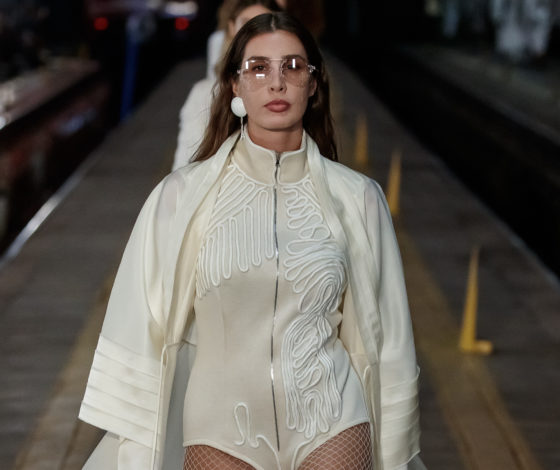 Неожиданно! Показ Александра Арутюнова прошел в электродепо