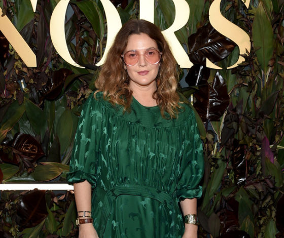 Глянец на карантине: дочери Дрю Бэрримор пришлось снимать ее для обложки The Sunday Times