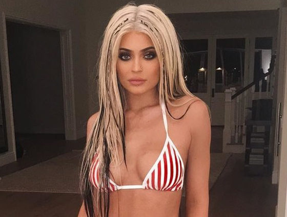 Горячо! Кайли Дженнер в образе кролика Playboy