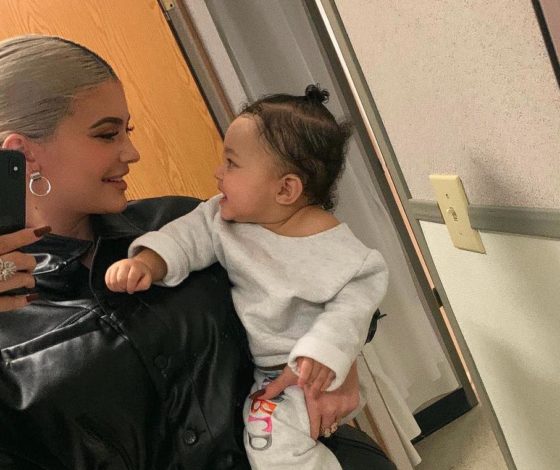 Самое милое видео дня: дочка Кайли Дженнер играет в баскетбол