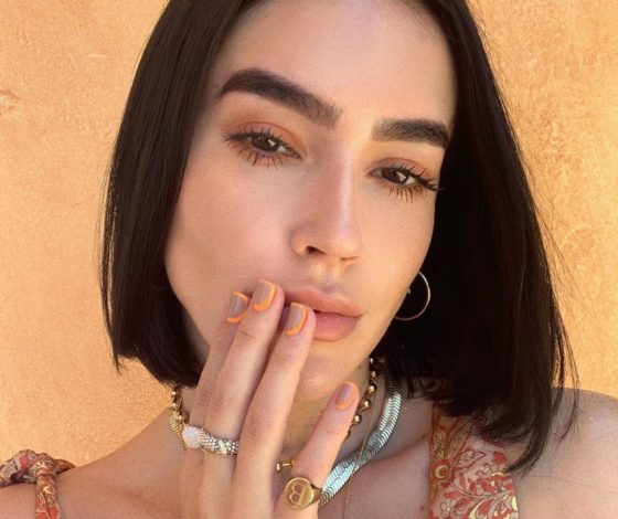 Для любителей минимализма: макияж в тон маникюру