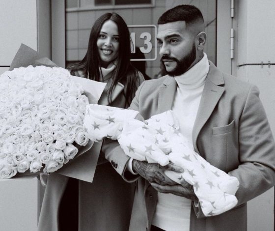 Вся семья в сборе! Анастасия Решетова выписалась из роддома