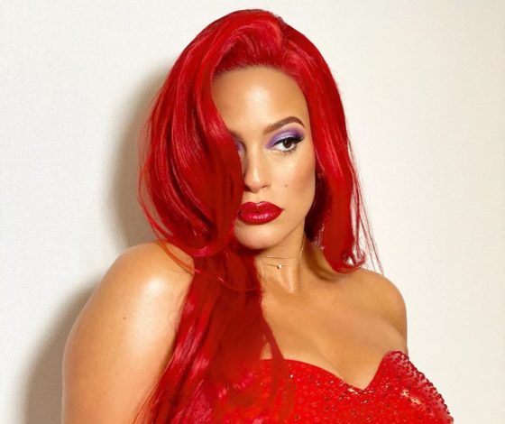 А так можно? Беременная Эшли Грэм праздновала Хэллоуин в латексом костюме