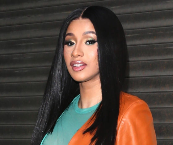 Карди Би ответила хейтерам, которые набросились на Кайли Дженнер после выхода нового клипа певицы