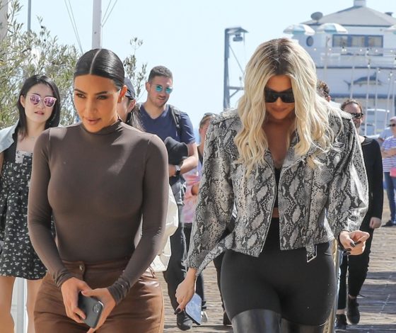 Стильно! Новый выход Ким и Хлои Кардашьян в коже