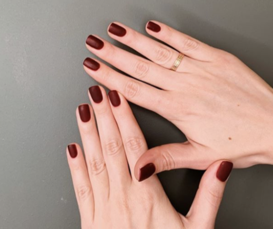 Ягодные оттенки: самый модный маникюр этой осени