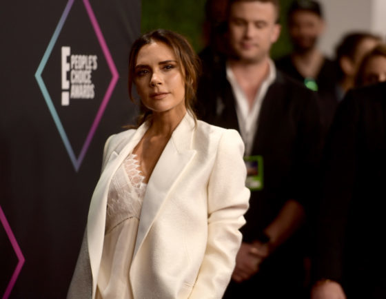 Стильно и просто! Лучшие образы звезд в однотонной одежде