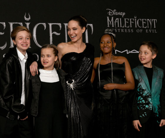Анджелина Джоли на премьере «Малефисенты» с детьми. В идеальном чёрном!