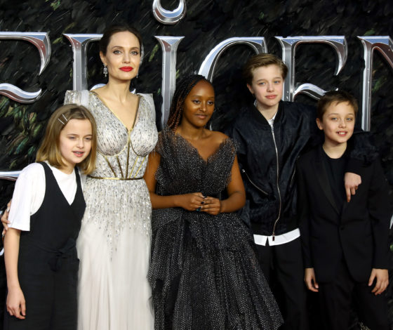 Сияет! Анджелина Джоли с детьми на премьере «Малефисенты» в Лондоне