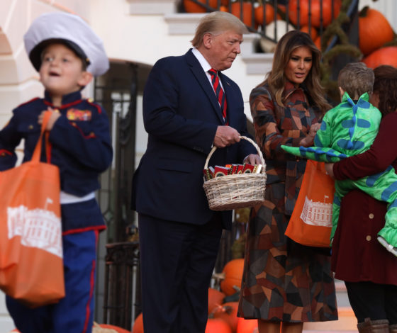 Видео дня: Дональд Трамп попал в ну очень неловкую ситуацию