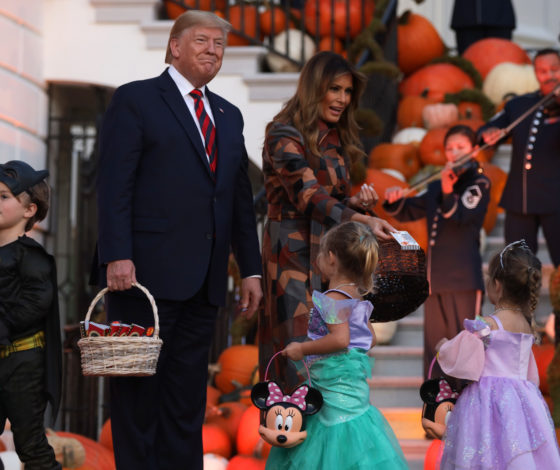 Хэллоуин уже скоро: Дональд и Мелания Трамп устроили праздник в Белом доме