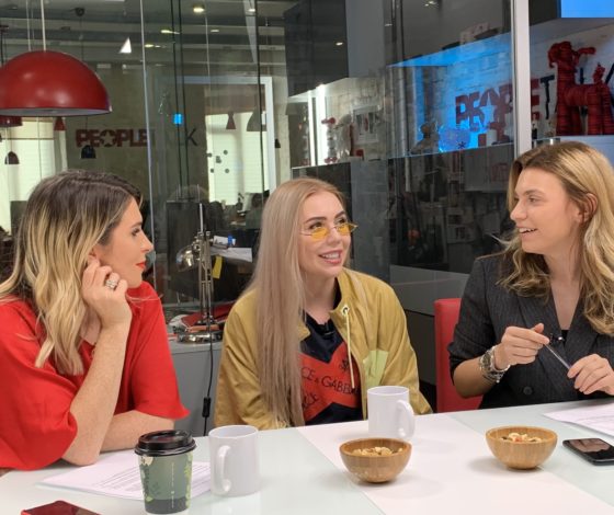 Блогер Карина Кросс о том, сколько зарабатывает, зачем рожала в такси и как ее разыграли друзья