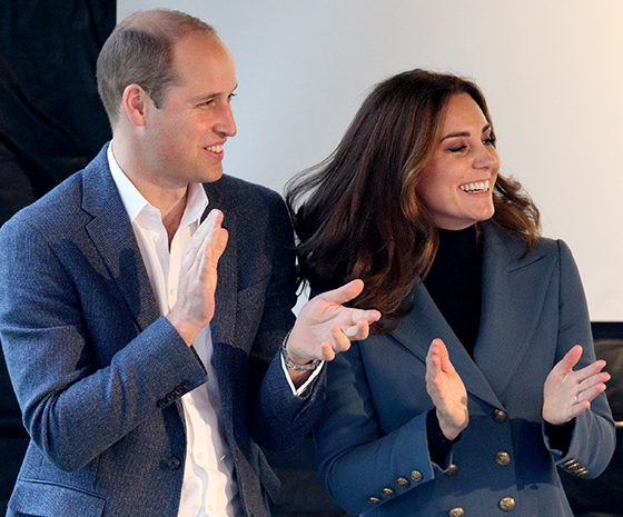 Самые крутые болельщики: Кейт Миддлтон и принц Уильям на футбольном матче с детьми!