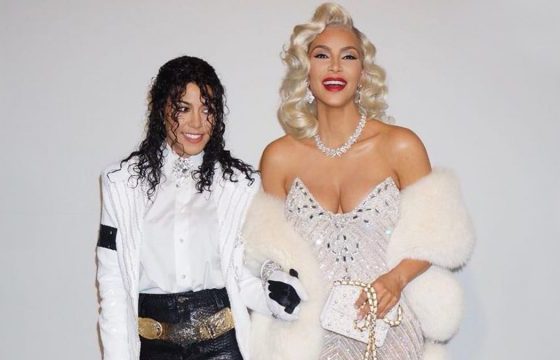 Очень круто! Вспоминаем самые классные наряды звёзд на Хэллоуин