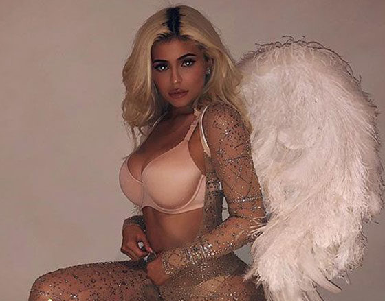 Идея яркого маникюра от Кайли Дженнер