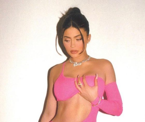 Кайли Дженнер в мини! Собрали самые горячие фото звезды