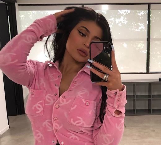 Цифра дня: сколько стоит костюм Кайли Дженнер (и где купить такой же)