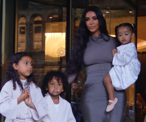 Какие имена Ким Кардашьян дала детям при крещении в Армении?