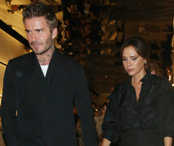 Один стиль на двоих: Дэвид и Виктория Бекхэм на выставке в Лондоне