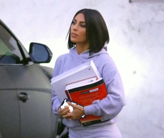 Учеба по расписанию. Ким Кардашьян на занятиях в юридической школе