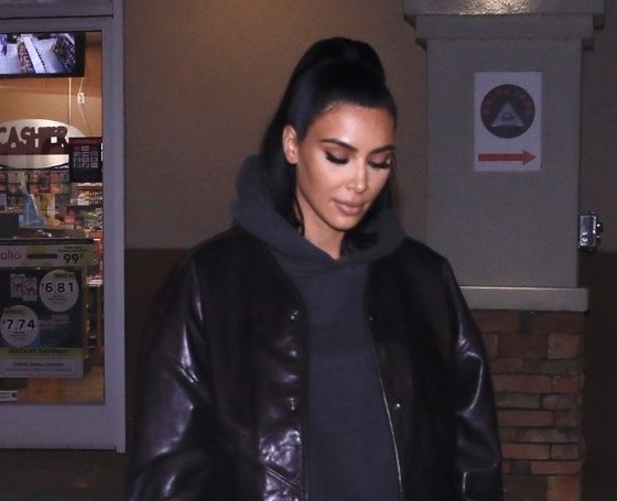 Во всем кожаном! Новый выход Ким Кардашьян