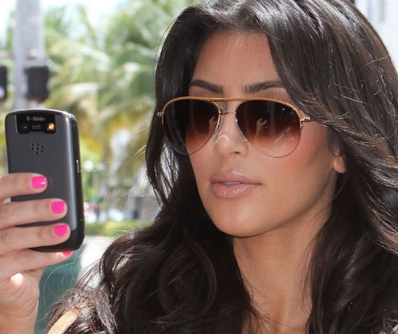 Раскладушки возвращаются! Samsung представила смартфон с гибким экраном